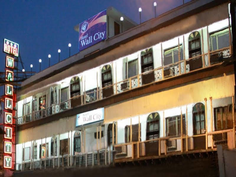 Hotel Wall City Nuova Delhi Esterno foto